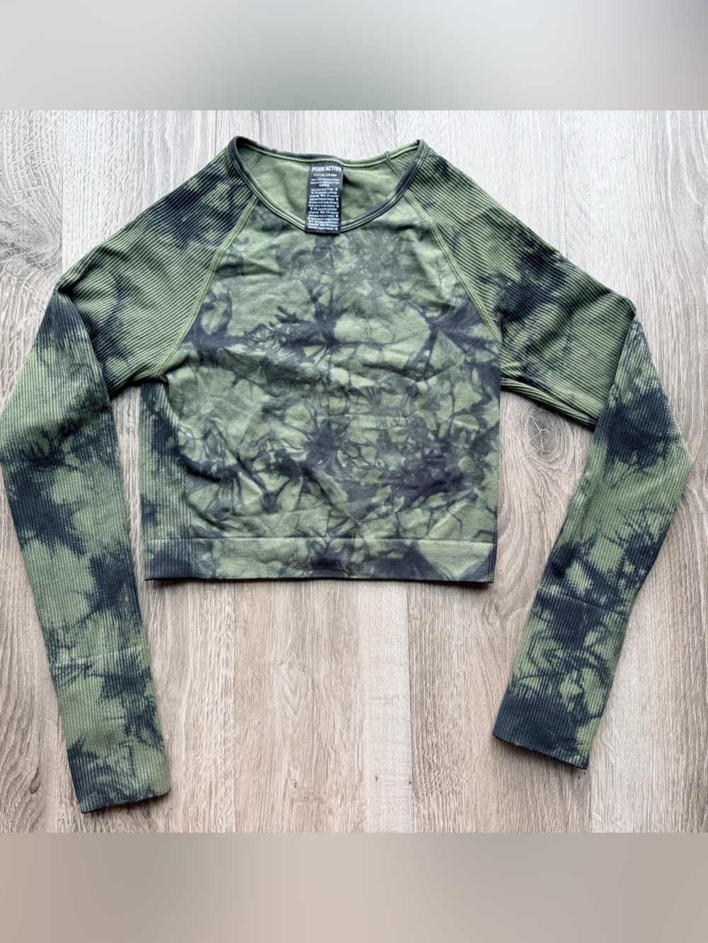 PINK Victoria's Secret Olive Green and Black Tie-Dye Long Sleeve Crop Top